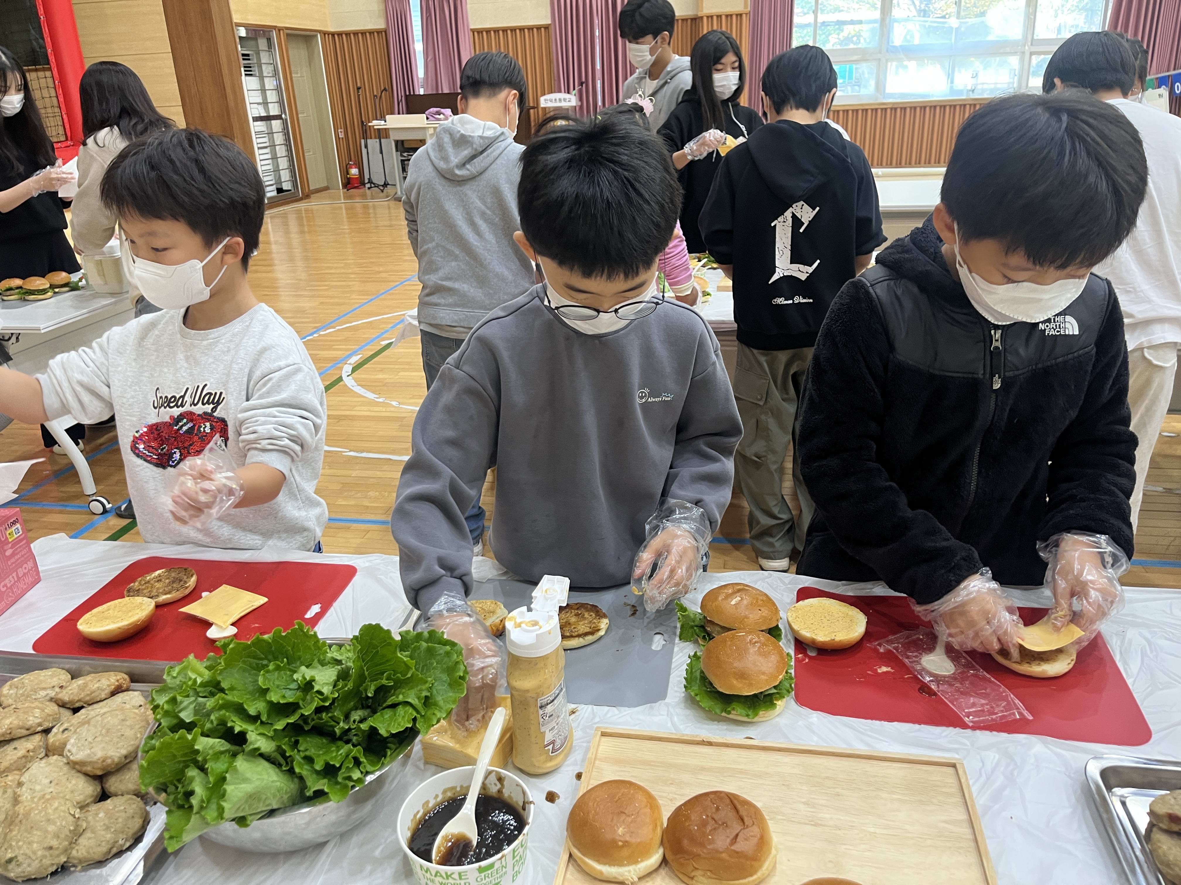 만덕초 아이들, 떡갈비버거로 전한 따뜻한 지역사랑